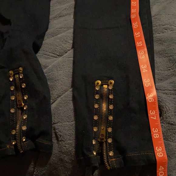 Jeans with zippered ankles… size M - Picture 5 of 7